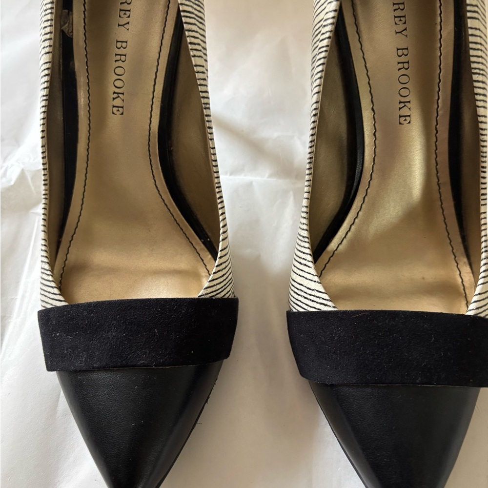 AUDREY BROOKE black and white striped Abbie leather heel. Size is 8.5 M - Picture 4 of 8